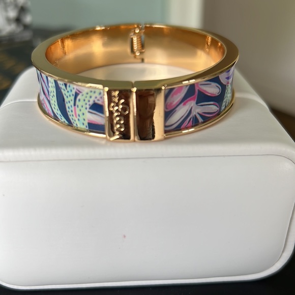 Lily Pulitzer Bangle Bracelet. - Picture 3 of 4